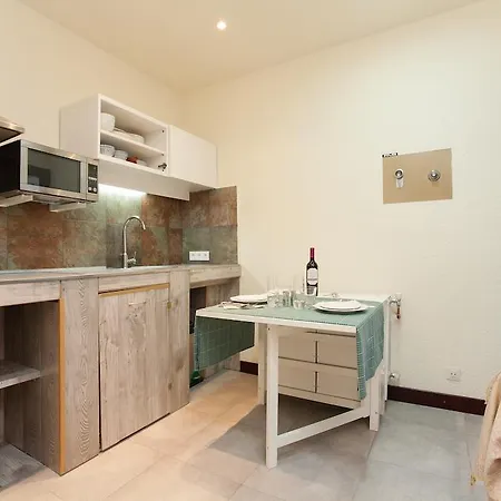 Flat Apartment *